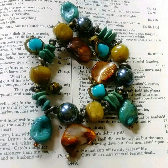 Baubles and Beads Stretch Bracelet Turquoise Color And Shells - Picture 2 of 4